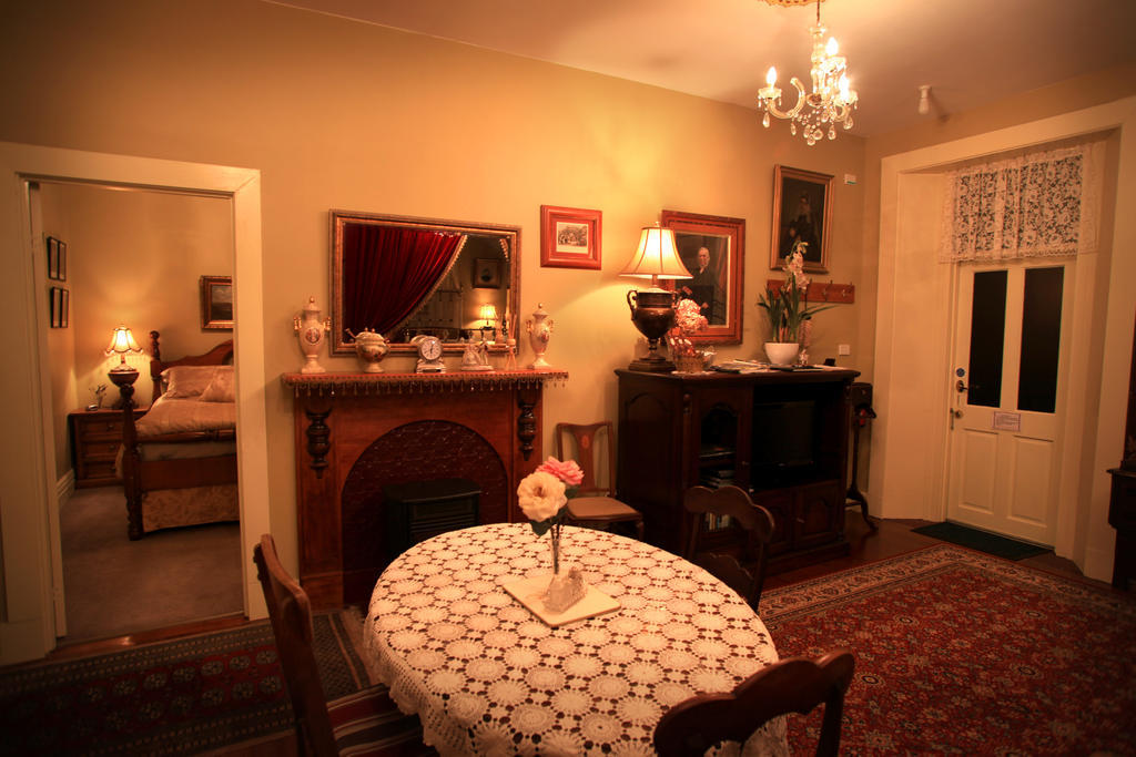 Blakes Manor Self Contained Heritage Accommodation Deloraine Room photo